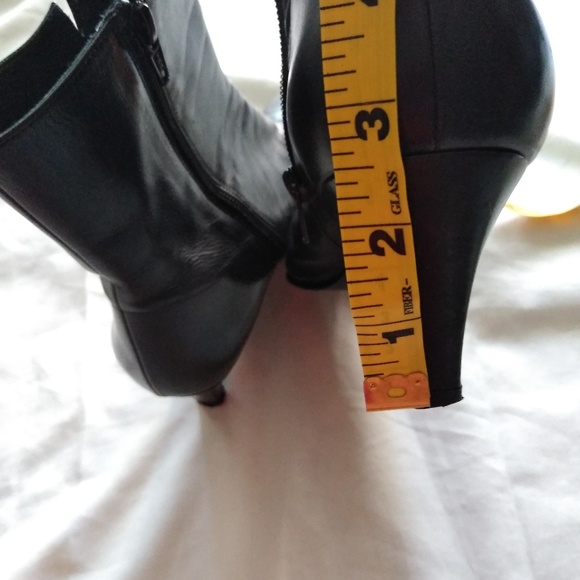 Stuart weitzman black booties , size 8.5 - Picture 3 of 8